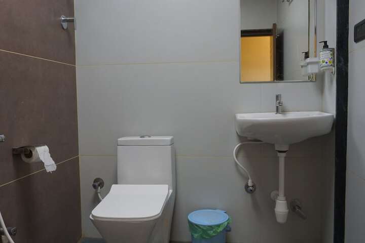 Room 102 of 128