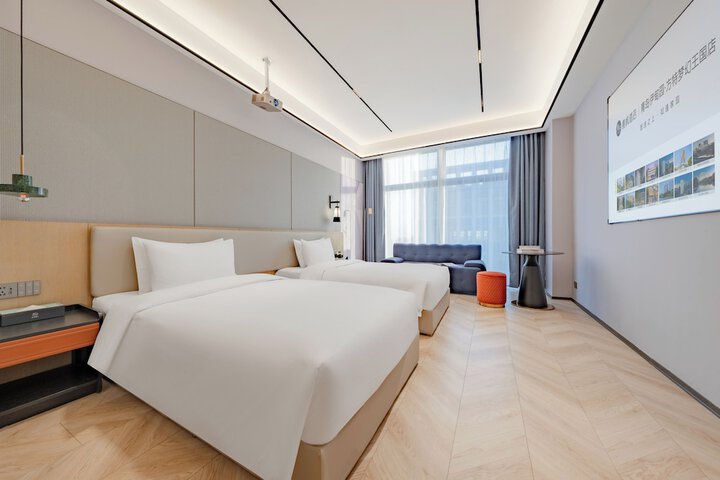 Room 6 of 40