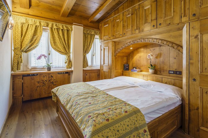 Room 17 of 36