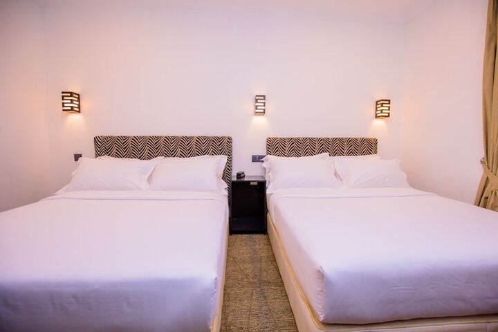 Room 7 of 12