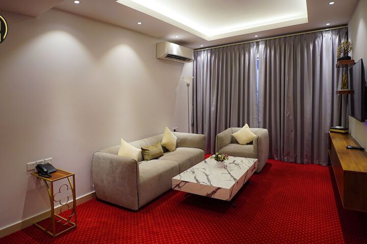 Room 15 of 83