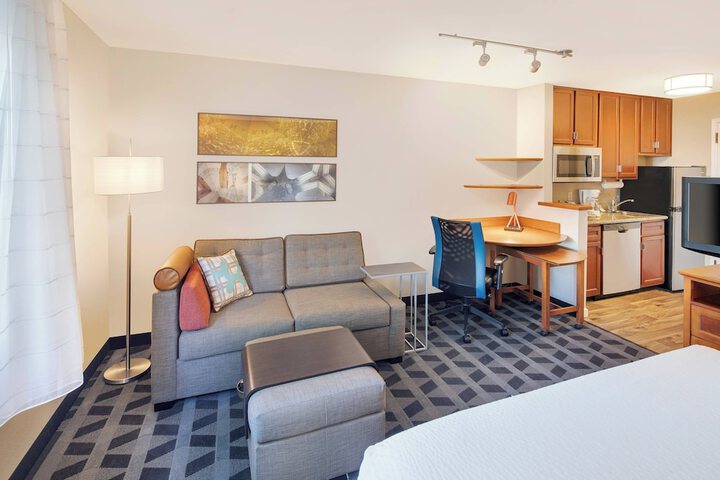 Room 4 of 36