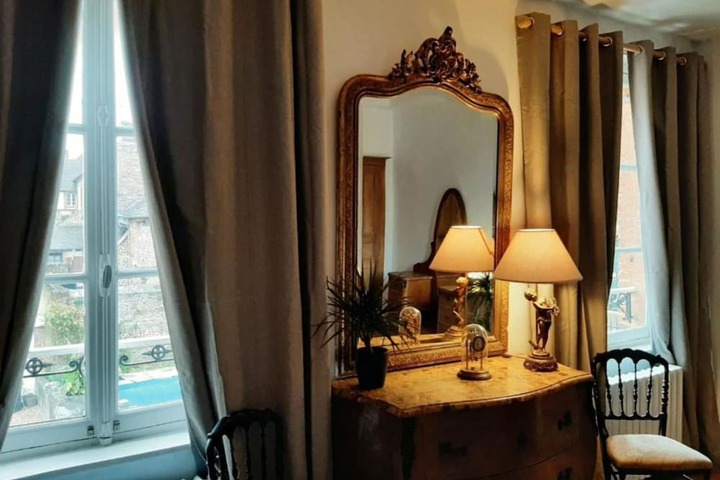 Room 8 of 42