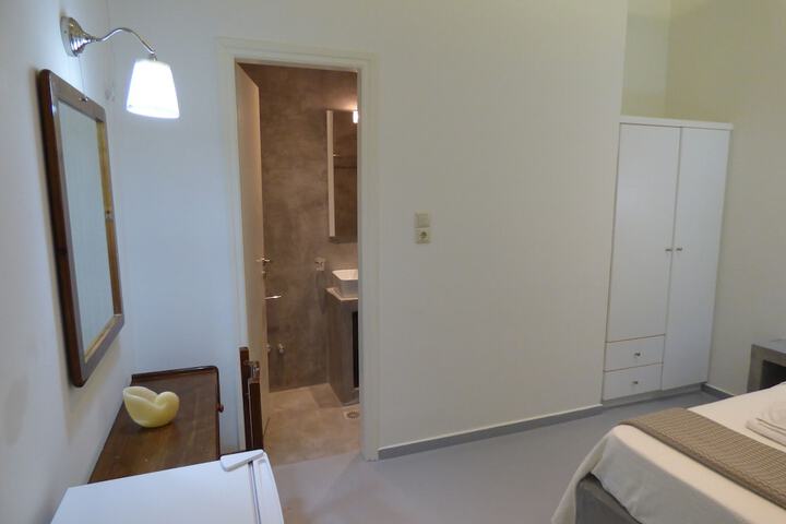 Room 37 of 60