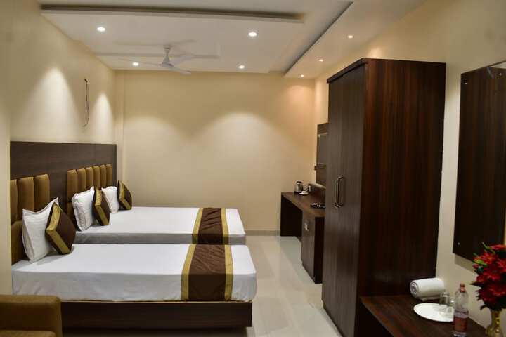 Room 8 of 27