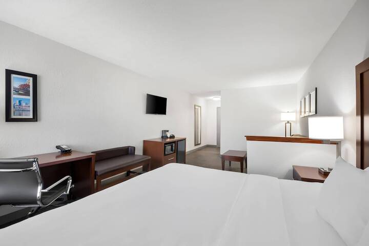 Room 32 of 80