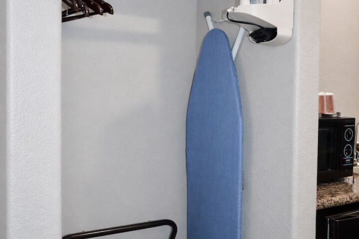 Iron/ironing board