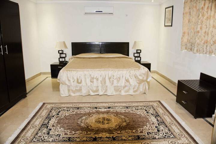 Room 4 of 28