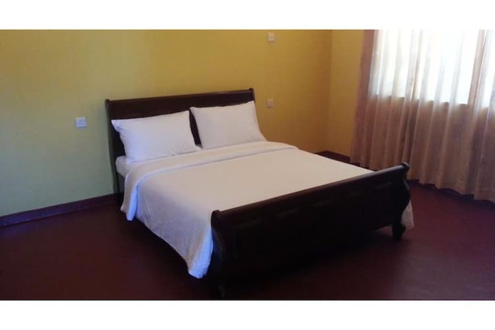 Room 5 of 8
