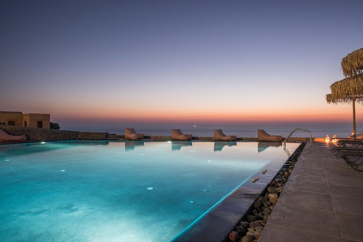 Hotel Pool