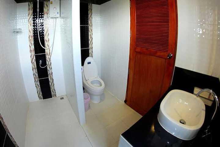 Room 6 of 53