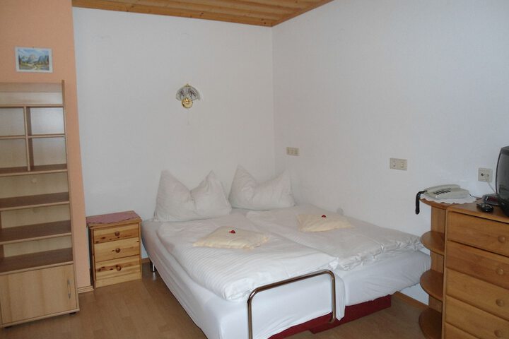 Room 10 of 23