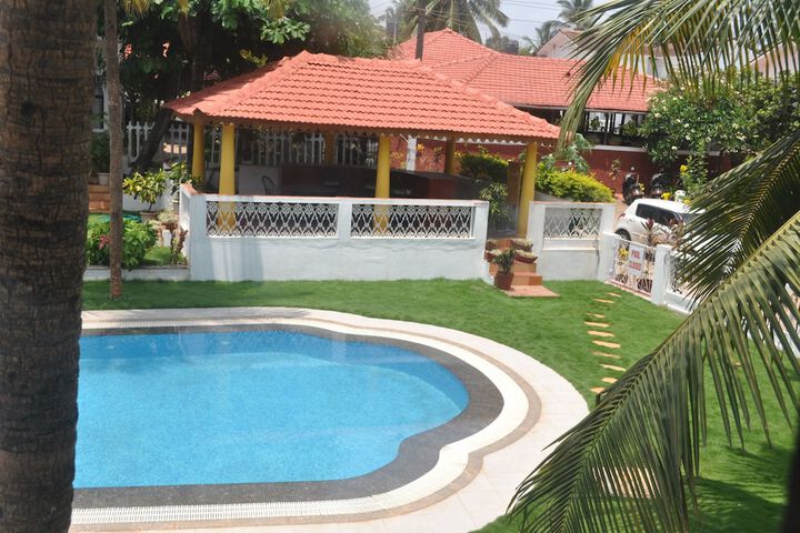 Hotel Pool
