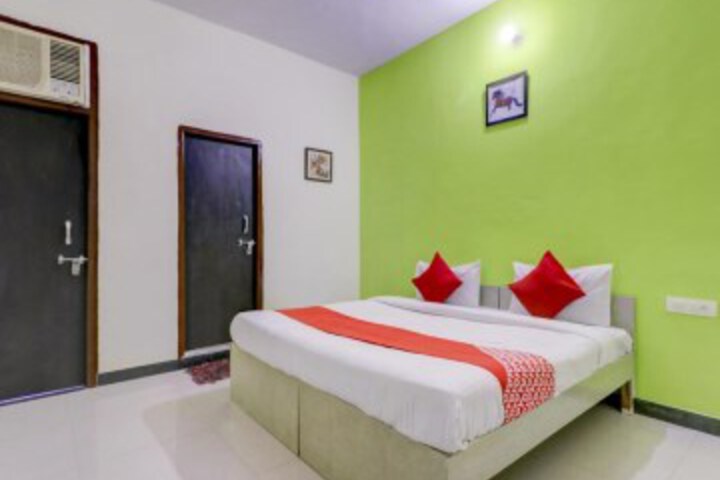 OYO 75016 Hotel Dezire