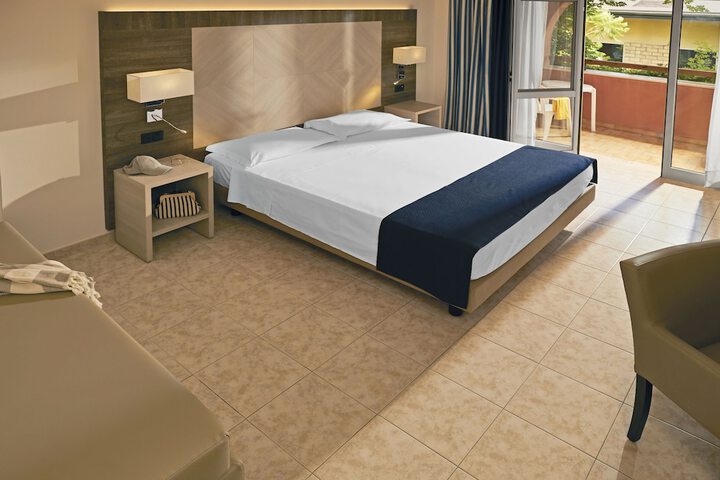 Room 2 of 42