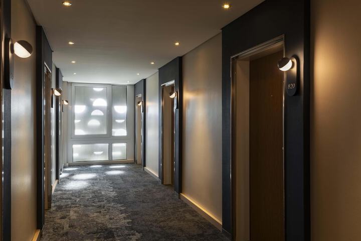 Ballroom/Hall 70 of 92