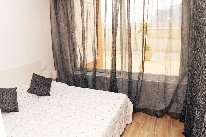 Room 6 of 14