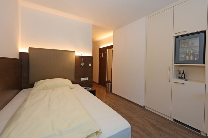 Room 13 of 64