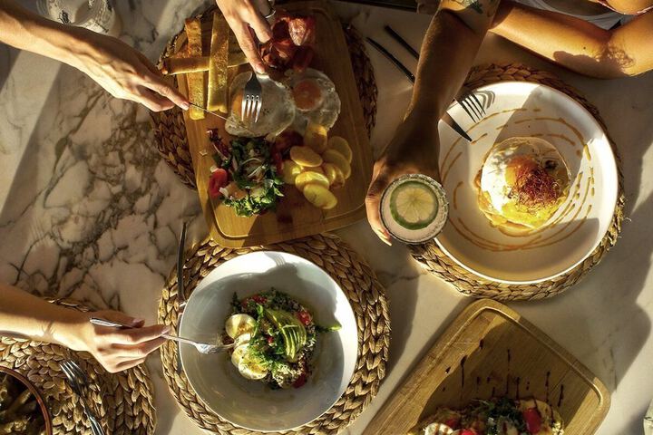 Dining 15 of 18