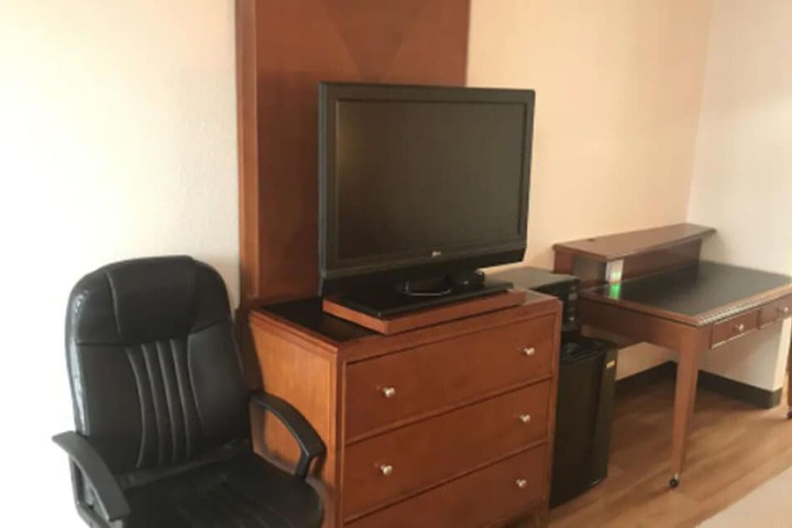 Room 33 of 61