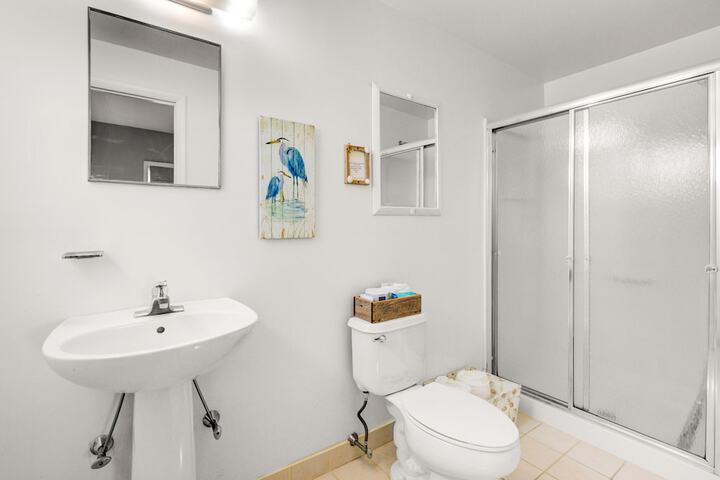Single Queen Bed ADA Accessible Cottage (32 of 34)