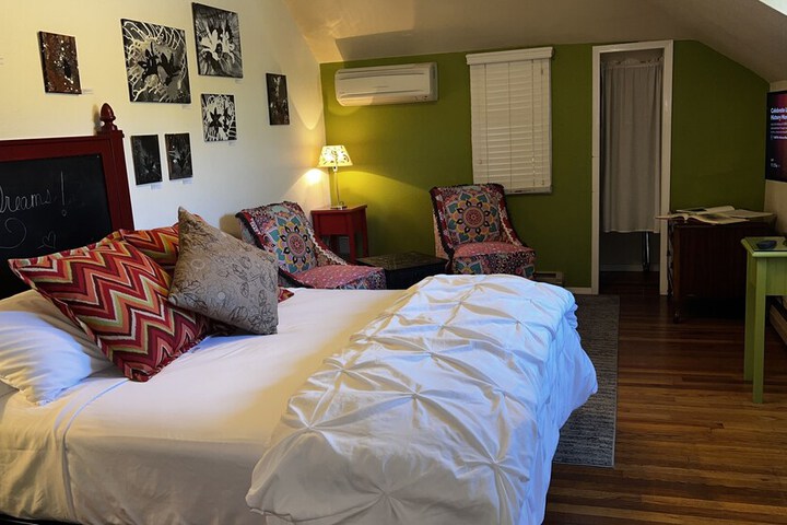 Room 12 of 105