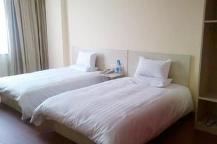 Room 13 of 34