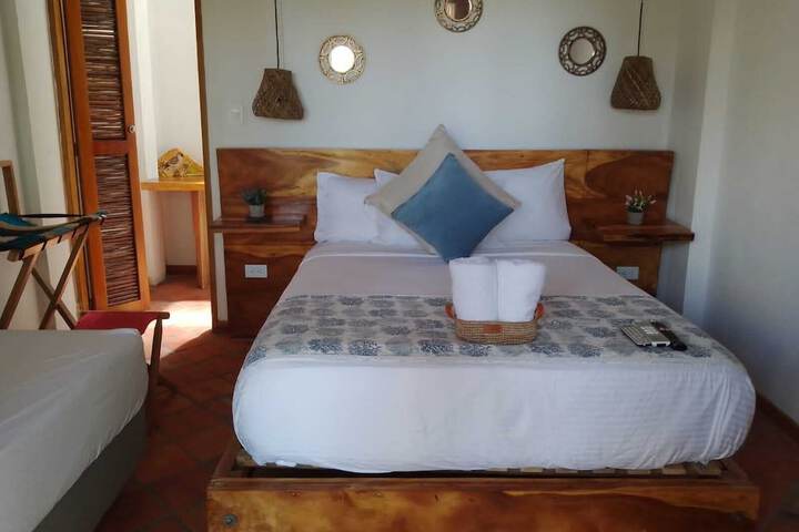 Room 4 of 80