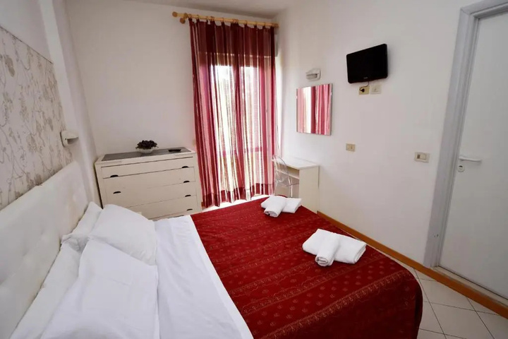 Room 7 of 14