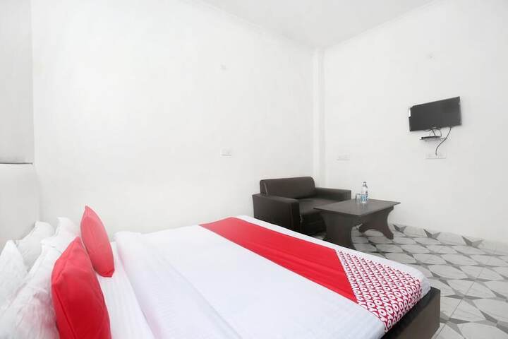 Room 5 of 8