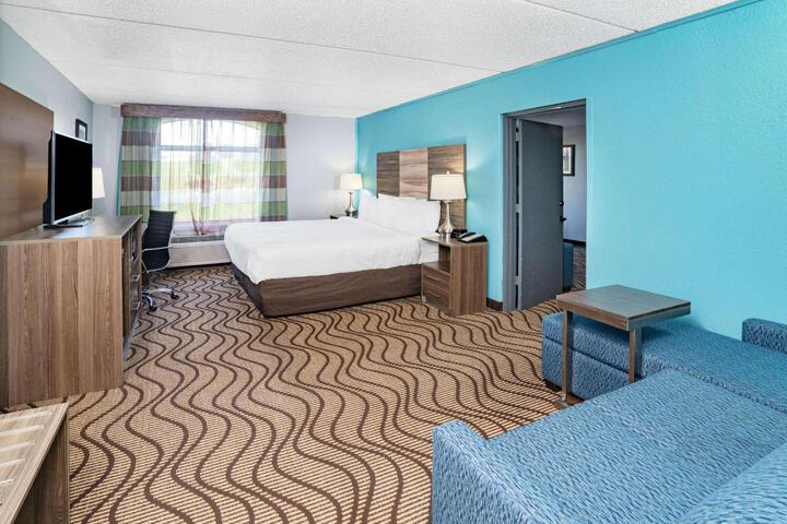 1 King Bed 1 Sofa Bed Kitchenette (6 of 17)