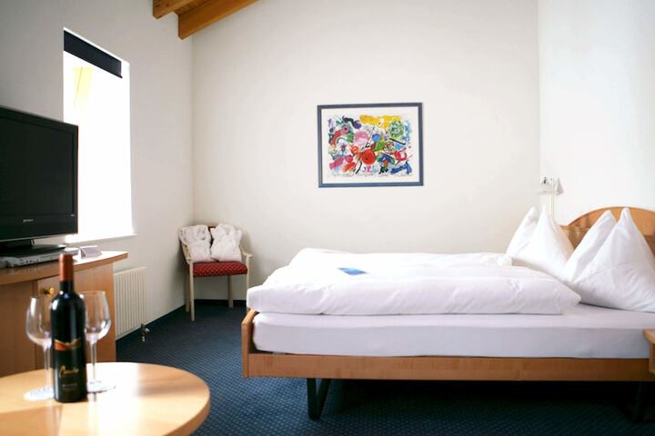 Room 27 of 85
