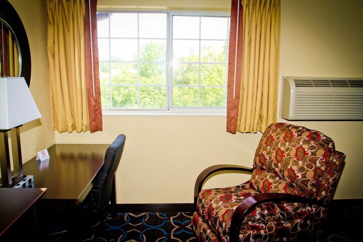1 King Bed Accessible (8 of 10)