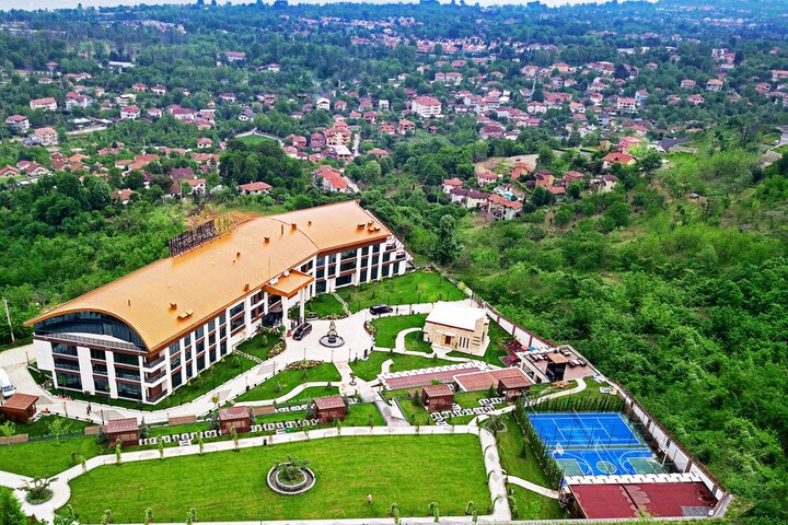 Exterior of Cabir Deluxe Hotel