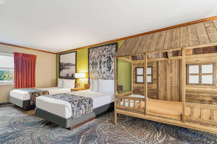 2 Double Beds Pool View (9 of 19)