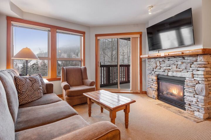  Indoor Access to Pool & HotTubs
