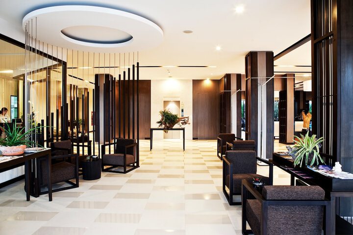 Entrance & Lobby