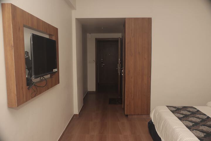 Room 7 of 27