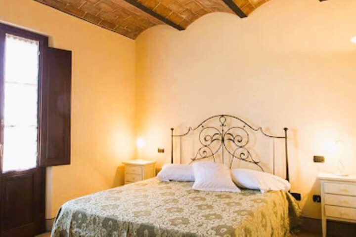 Room 4 of 13