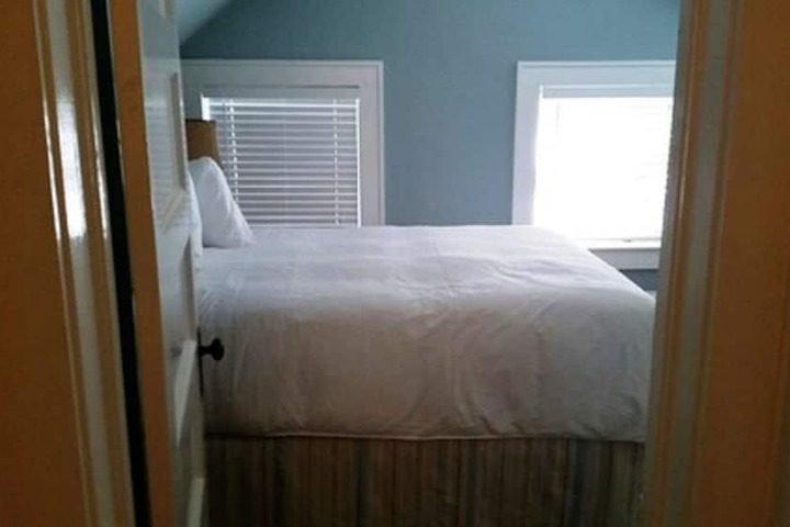 Room 27 of 87