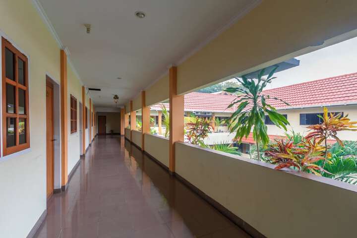 Ballroom/Hall 10 of 12