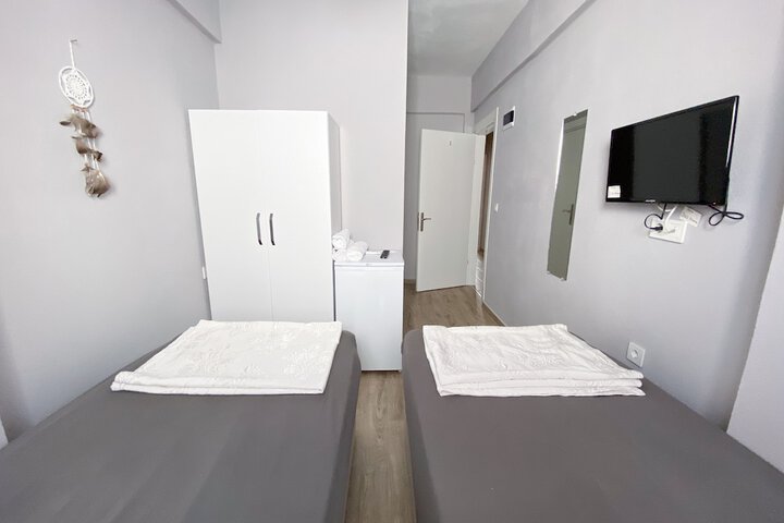 Room 11 of 25