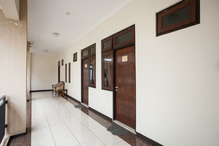 Ballroom/Hall 18 of 21