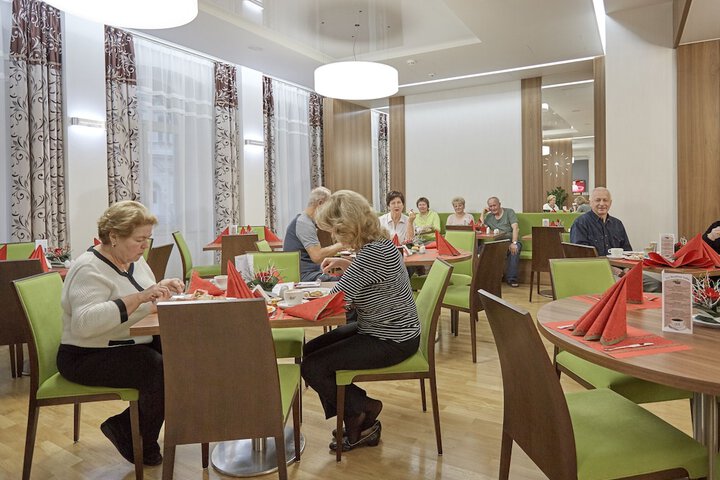 Dining 31 of 46