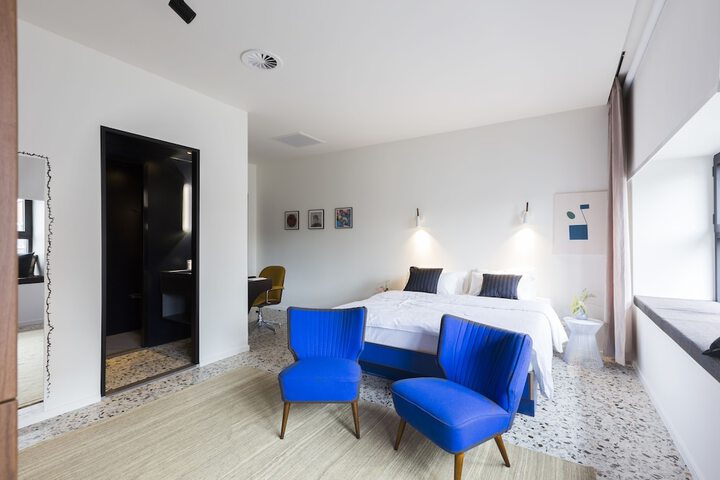 Room 11 of 50