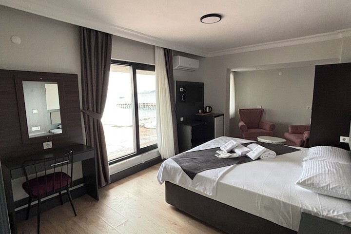 Room 4 of 34