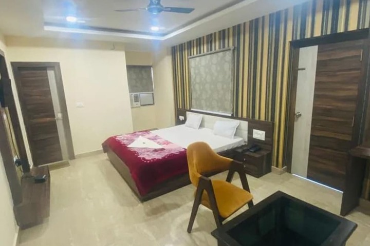 Room 6 of 15