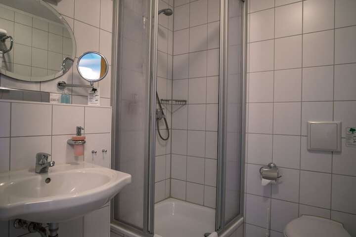 Room 136 of 191