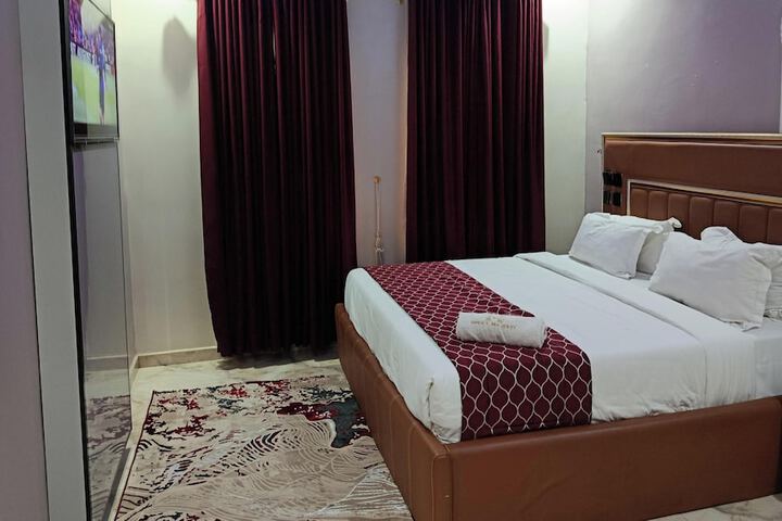 Room 2 of 11