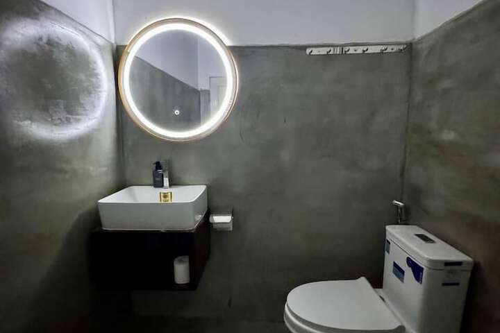 Room 12 of 18